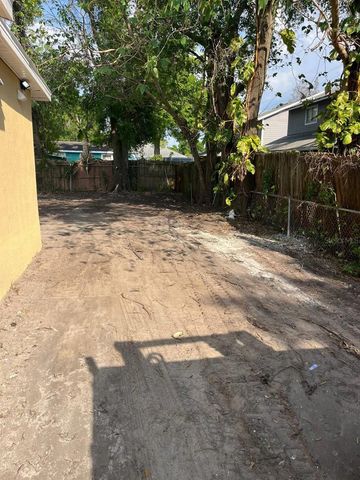 7211 N HIMES AVENUE, Tampa, FL 33614