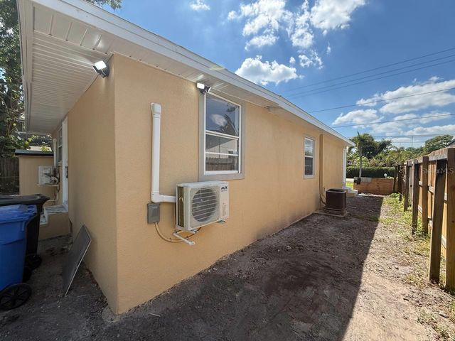 7211 N HIMES AVENUE, Tampa, FL 33614