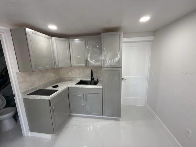 7211 N HIMES AVENUE, Tampa, FL 33614