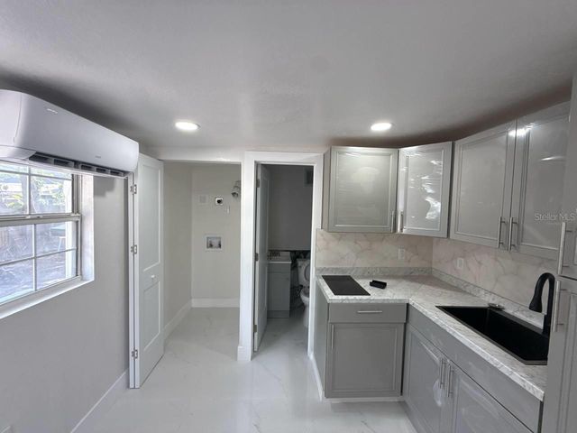 7211 N HIMES AVENUE, Tampa, FL 33614