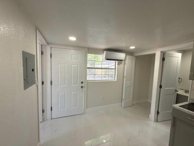 7211 N HIMES AVENUE, Tampa, FL 33614