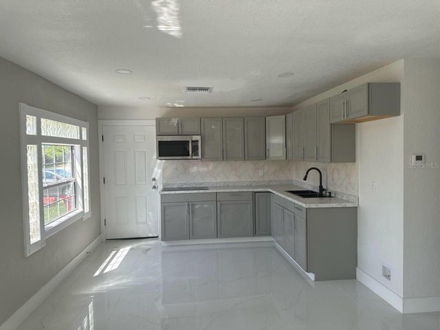 7211 N HIMES AVENUE, Tampa, FL 33614