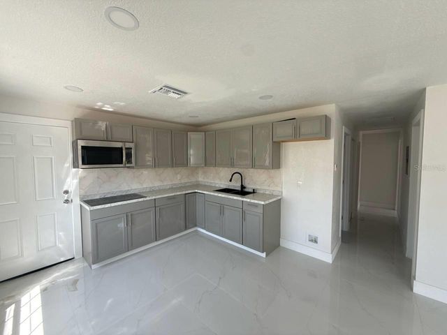 7211 N HIMES AVENUE, Tampa, FL 33614