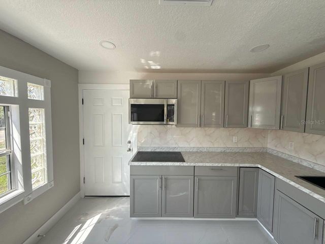 7211 N HIMES AVENUE, Tampa, FL 33614