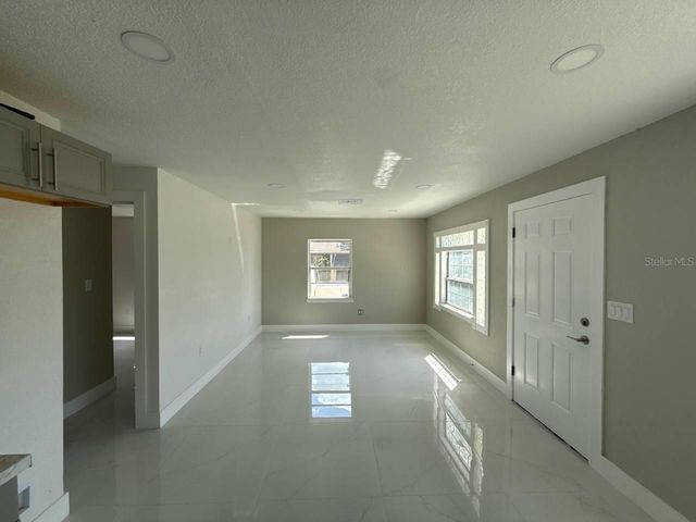 7211 N HIMES AVENUE, Tampa, FL 33614