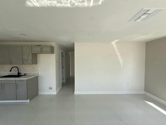 7211 N HIMES AVENUE, Tampa, FL 33614