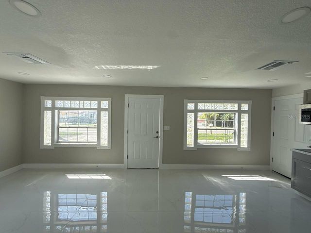 7211 N HIMES AVENUE, Tampa, FL 33614