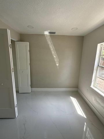 7211 N HIMES AVENUE, Tampa, FL 33614