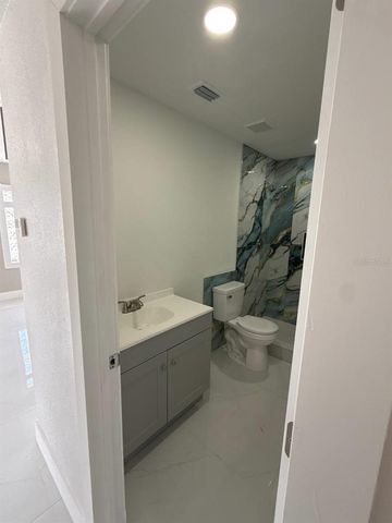 7211 N HIMES AVENUE, Tampa, FL 33614