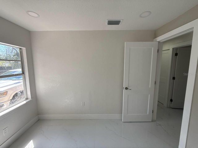 7211 N HIMES AVENUE, Tampa, FL 33614