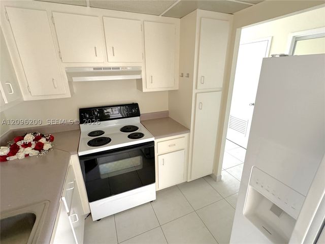 2555 NE 11th St 710, Fort Lauderdale, FL 33304