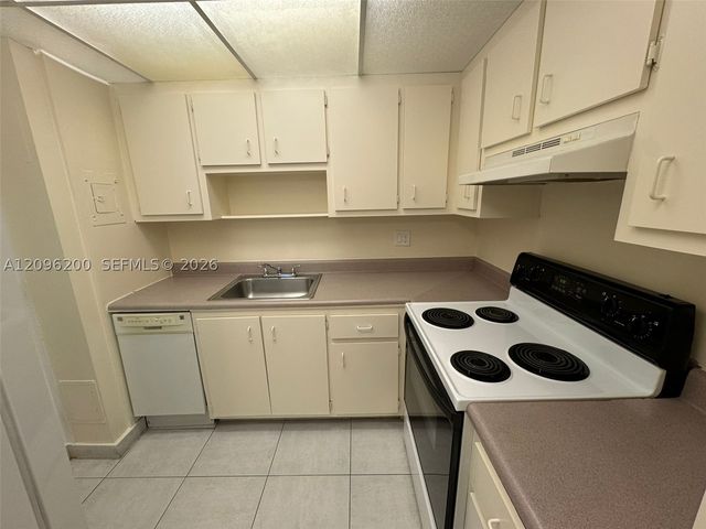 2555 NE 11th St 710, Fort Lauderdale, FL 33304