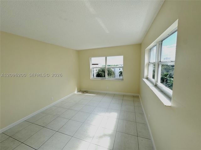 2555 NE 11th St 710, Fort Lauderdale, FL 33304