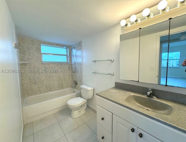 2555 NE 11th St 710, Fort Lauderdale, FL 33304