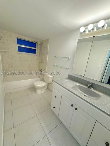 2555 NE 11th St 710, Fort Lauderdale, FL 33304