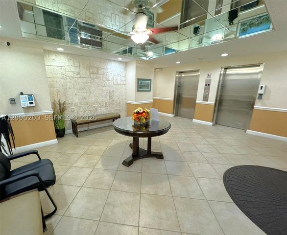 2555 NE 11th St 710, Fort Lauderdale, FL 33304