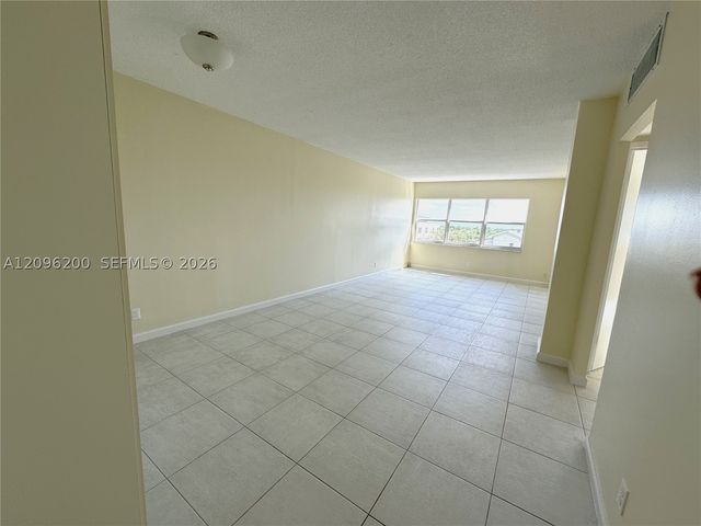 2555 NE 11th St 710, Fort Lauderdale, FL 33304