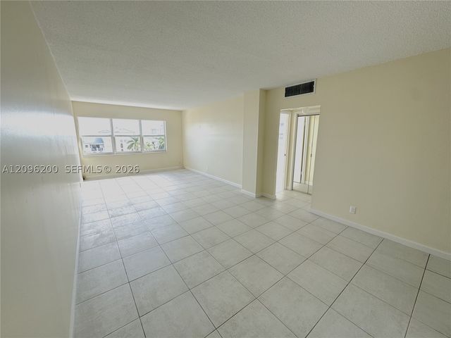 2555 NE 11th St 710, Fort Lauderdale, FL 33304