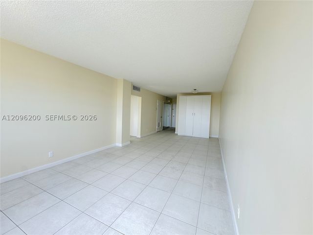 2555 NE 11th St 710, Fort Lauderdale, FL 33304