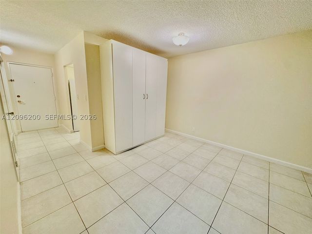 2555 NE 11th St 710, Fort Lauderdale, FL 33304