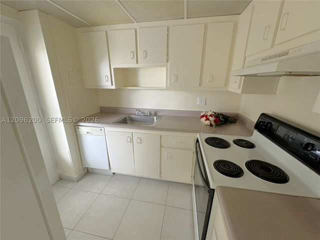 2555 NE 11th St 710, Fort Lauderdale, FL 33304
