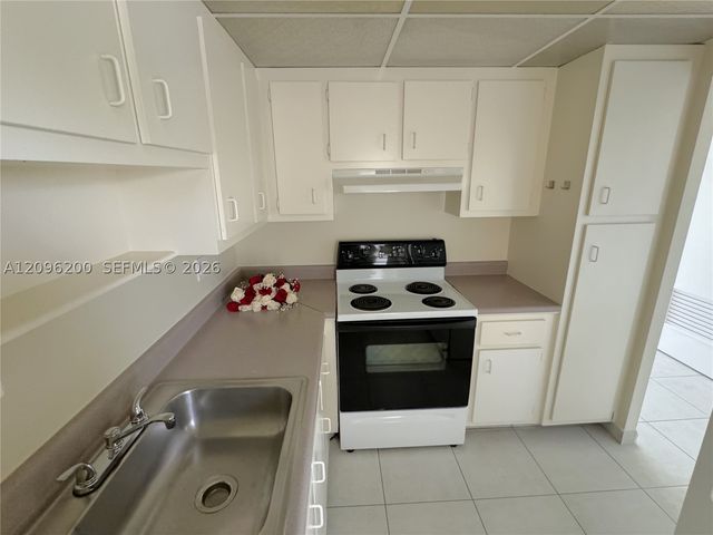 2555 NE 11th St 710, Fort Lauderdale, FL 33304