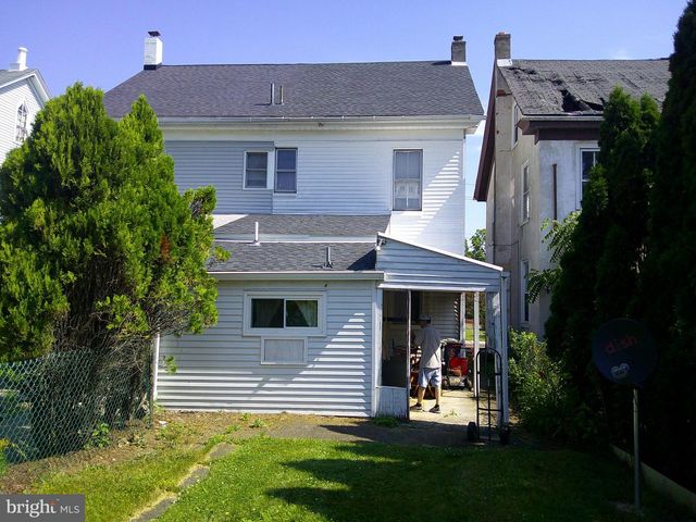 910 W BROAD ST, Quakertown, PA 18951