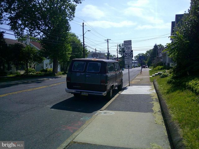 910 W BROAD ST, Quakertown, PA 18951