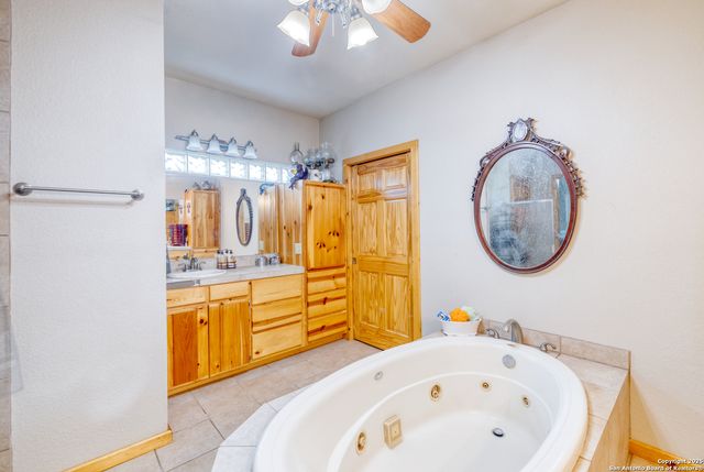 498 Camino Del Rancho, Concan, TX 78838