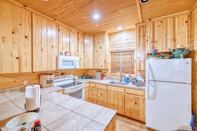 498 Camino Del Rancho, Concan, TX 78838