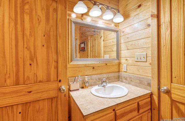 498 Camino Del Rancho, Concan, TX 78838