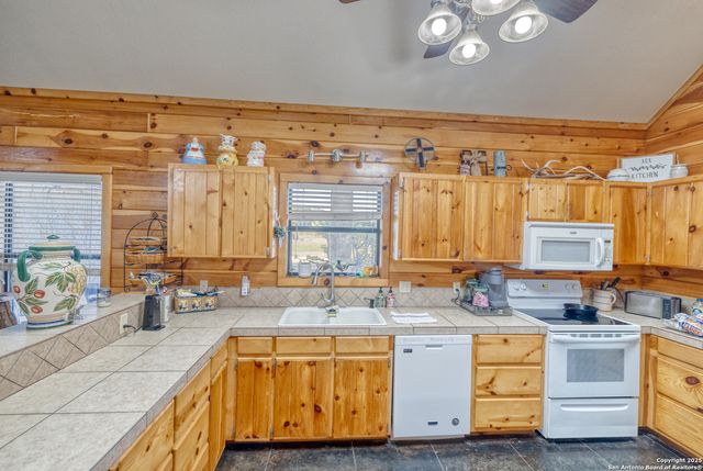 498 Camino Del Rancho, Concan, TX 78838