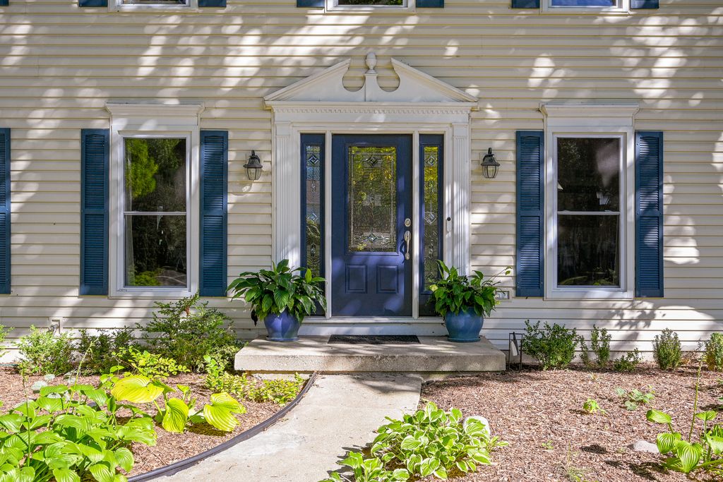 163 Stonegate Court, Glen Ellyn, IL 60137 — photo 2