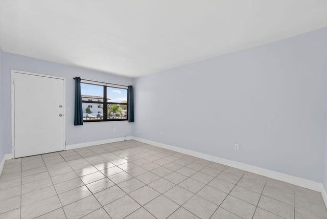 1335 W 68th Street 208, Hialeah, FL 33014