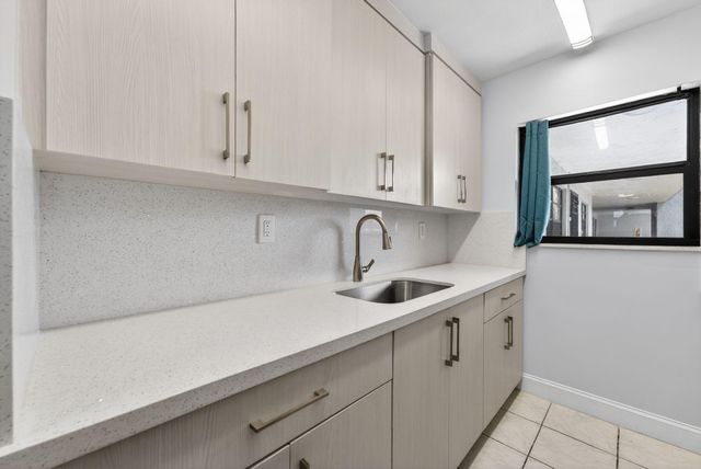 1335 W 68th Street 208, Hialeah, FL 33014