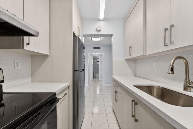 1335 W 68th Street 208, Hialeah, FL 33014