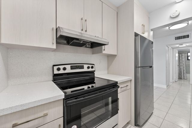 1335 W 68th Street 208, Hialeah, FL 33014