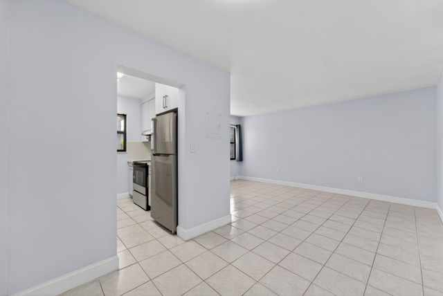 1335 W 68th Street 208, Hialeah, FL 33014