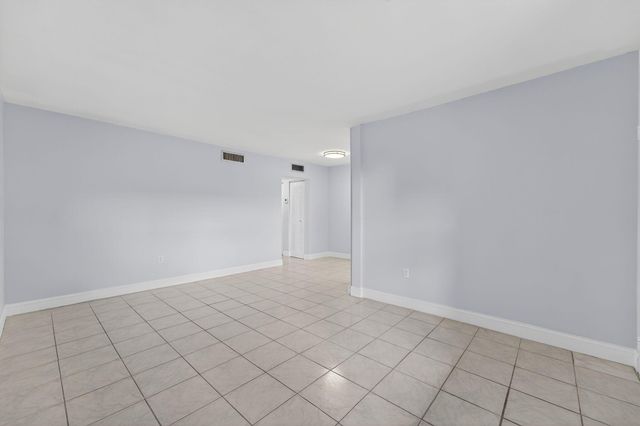 1335 W 68th Street 208, Hialeah, FL 33014