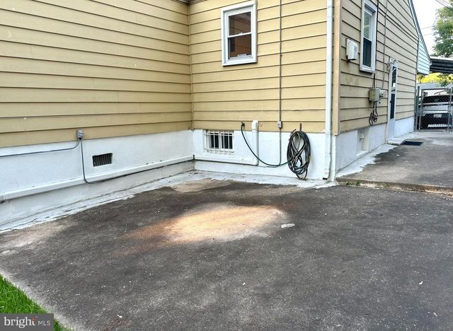 2114 COLUMBIA AVE, Landover, MD 20785