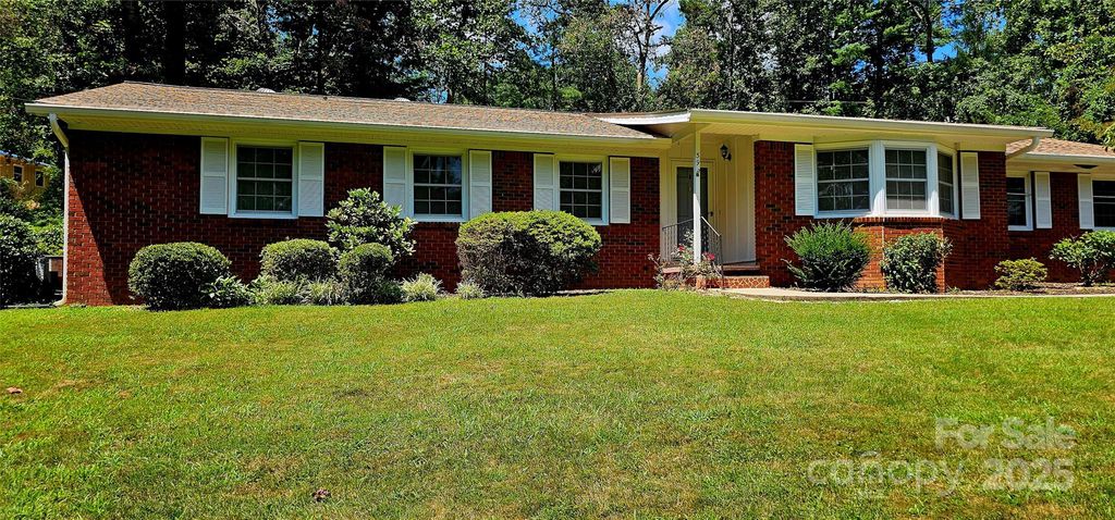 39 Ferncliff Drive, Asheville, NC 28805