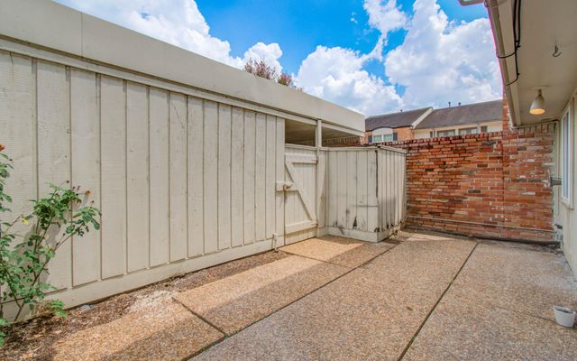 402 Bendwood Drive, Houston, TX 77024