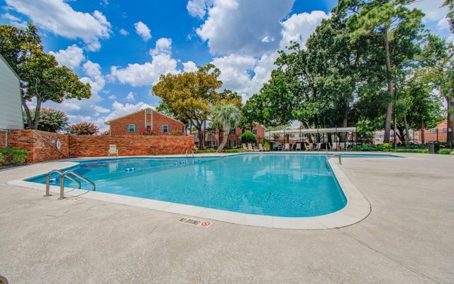 402 Bendwood Drive, Houston, TX 77024