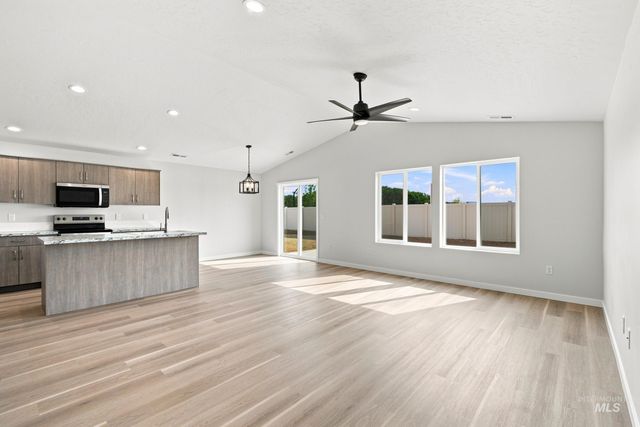 338 N Tideberry Ave, Kuna, ID 83634