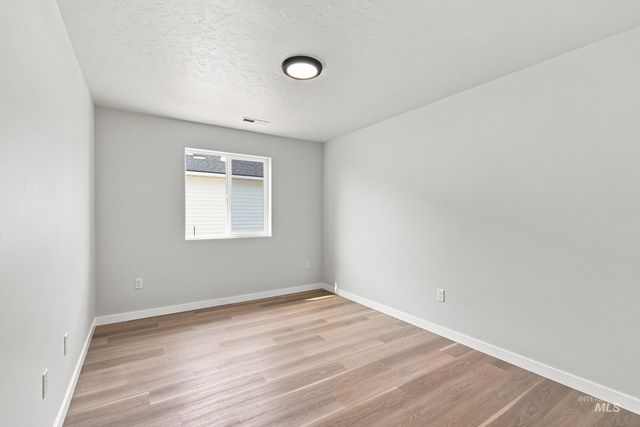 338 N Tideberry Ave, Kuna, ID 83634