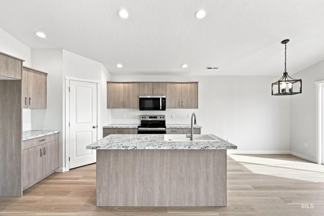 338 N Tideberry Ave, Kuna, ID 83634