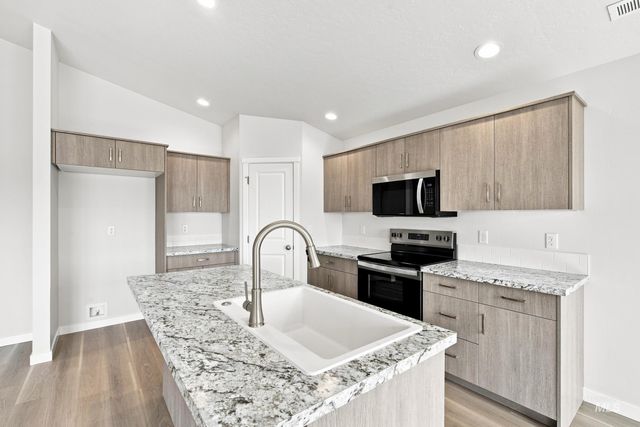 338 N Tideberry Ave, Kuna, ID 83634