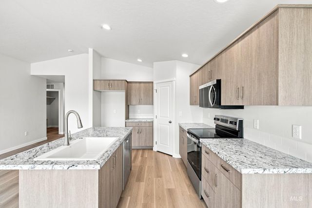 338 N Tideberry Ave, Kuna, ID 83634