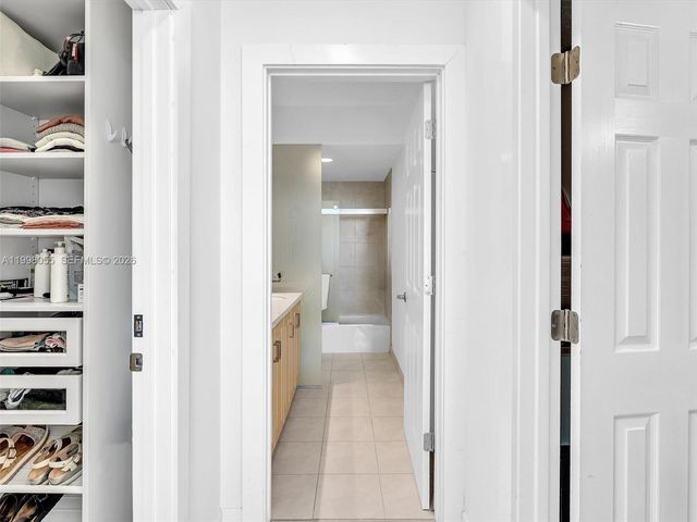 500 Bayview Dr 1132, Sunny Isles Beach, FL 33160
