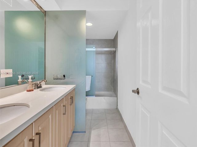 500 Bayview Dr 1132, Sunny Isles Beach, FL 33160